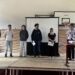 v. li.: Frau Christina Lohmeyer-Brown, Elon Marina, Bela Witzmann, Aaron Bekamp und Yasemine Khalil mit Frau Dr. Schmitt an der Reformschule Kassel